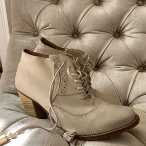 Cream leather heeled bootie
